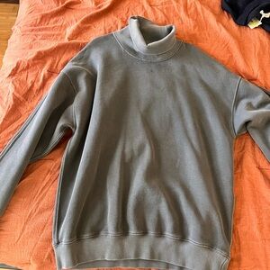 Abercrombie and Fitch Men's Gray Turtleneck Sweater
